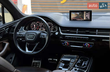 Позашляховик / Кросовер Audi Q7 2017 в 