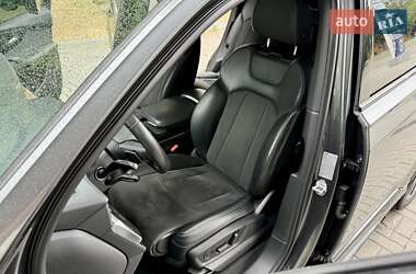 Позашляховик / Кросовер Audi Q7 2021 в 
