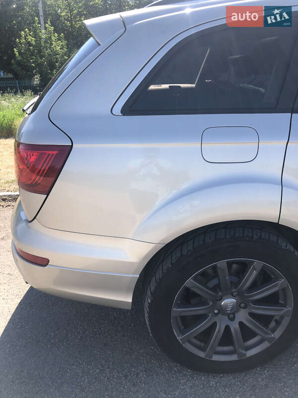 Позашляховик / Кросовер Audi Q7 2013 в Павлограді