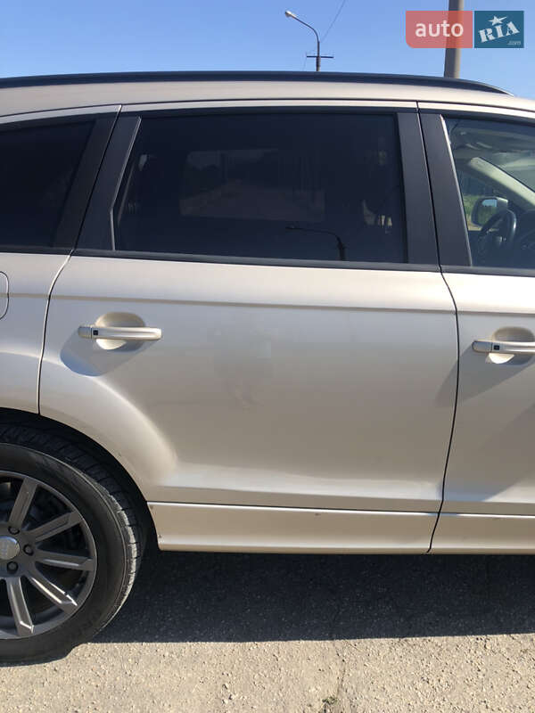 Позашляховик / Кросовер Audi Q7 2013 в Павлограді
