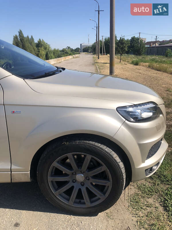 Позашляховик / Кросовер Audi Q7 2013 в Павлограді