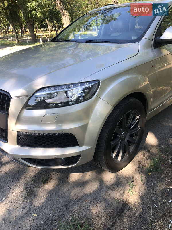 Позашляховик / Кросовер Audi Q7 2013 в Павлограді