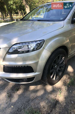 Внедорожник / Кроссовер Audi Q7 2013 в 