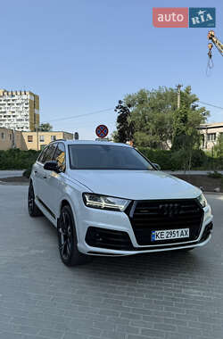 Позашляховик / Кросовер Audi Q7 2016 в 