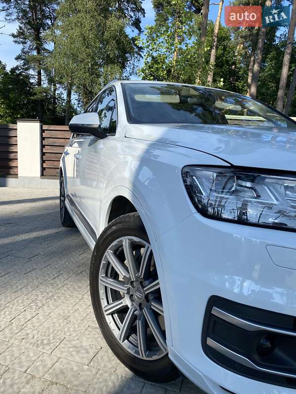 Позашляховик / Кросовер Audi Q7 2018 в Львові