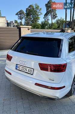 Внедорожник / Кроссовер Audi Q7 2018 в 