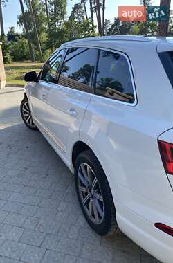 Внедорожник / Кроссовер Audi Q7 2018 в 