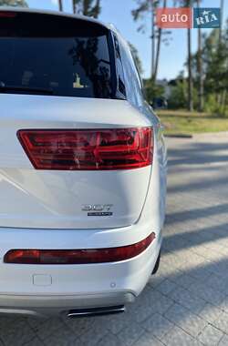 Внедорожник / Кроссовер Audi Q7 2018 в 