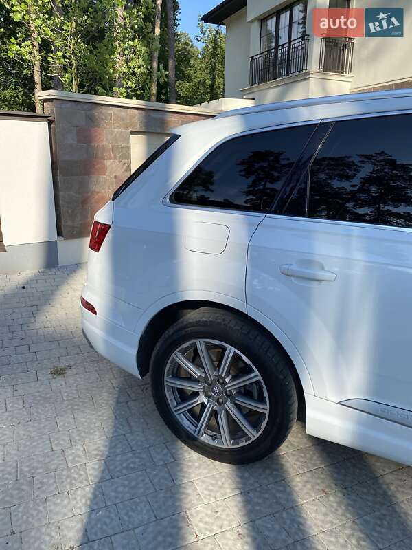 Позашляховик / Кросовер Audi Q7 2018 в Львові