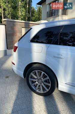 Внедорожник / Кроссовер Audi Q7 2018 в 