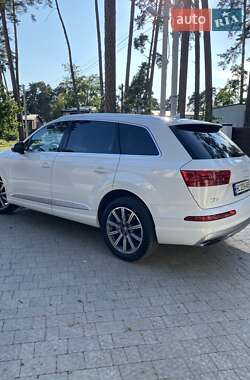 Внедорожник / Кроссовер Audi Q7 2018 в 