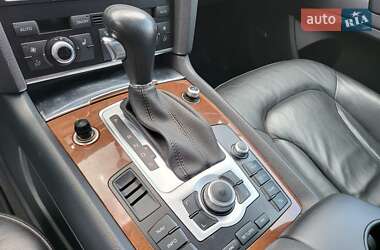 Позашляховик / Кросовер Audi Q7 2010 в 