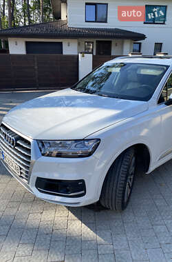 Внедорожник / Кроссовер Audi Q7 2018 в 