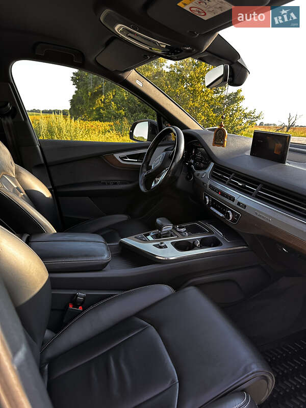 Внедорожник / Кроссовер Audi Q7 2016 в Пирятине