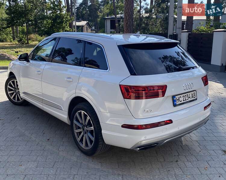 Позашляховик / Кросовер Audi Q7 2018 в 