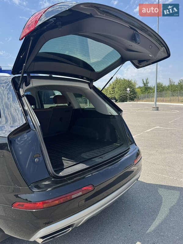 Внедорожник / Кроссовер Audi Q7 2015 в Днепре