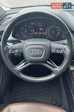Позашляховик / Кросовер Audi Q7 2015 в 
