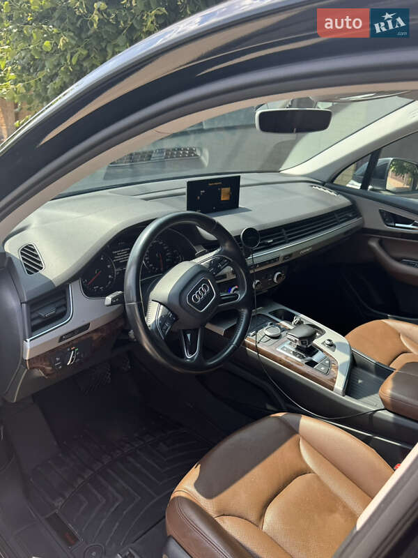 Внедорожник / Кроссовер Audi Q7 2015 в Днепре