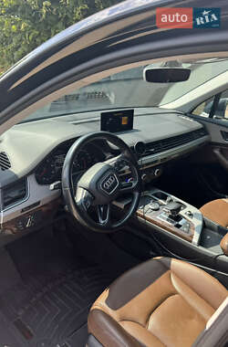Позашляховик / Кросовер Audi Q7 2015 в 