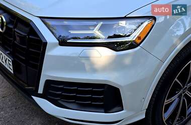 Внедорожник / Кроссовер Audi Q7 2022 в 
