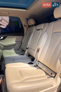 Внедорожник / Кроссовер Audi Q7 2017 в 