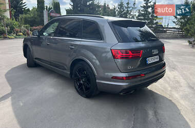 Внедорожник / Кроссовер Audi Q7 2016 в 