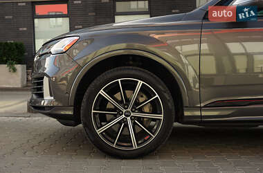 Позашляховик / Кросовер Audi Q7 2019 в 