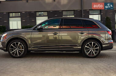 Позашляховик / Кросовер Audi Q7 2019 в 