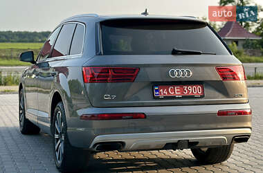 Внедорожник / Кроссовер Audi Q7 2017 в 