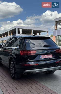 Позашляховик / Кросовер Audi Q7 2015 в 