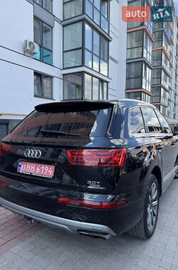 Позашляховик / Кросовер Audi Q7 2015 в 