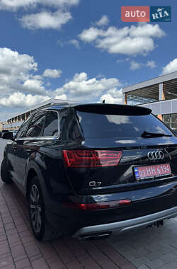 Позашляховик / Кросовер Audi Q7 2015 в 