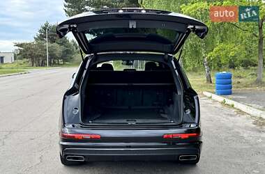 Позашляховик / Кросовер Audi Q7 2019 в 