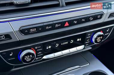 Позашляховик / Кросовер Audi Q7 2019 в 