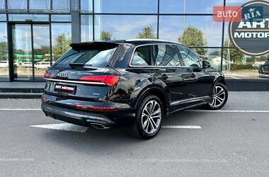 Позашляховик / Кросовер Audi Q7 2025 в 