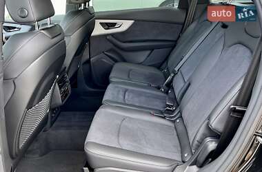 Позашляховик / Кросовер Audi Q7 2025 в 