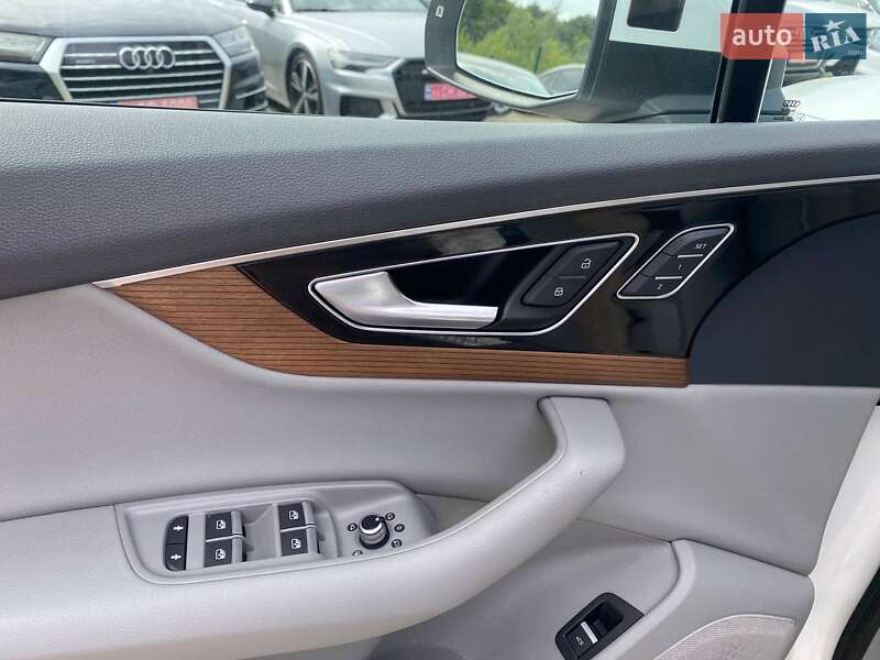 Позашляховик / Кросовер Audi Q7 2016 в Львові