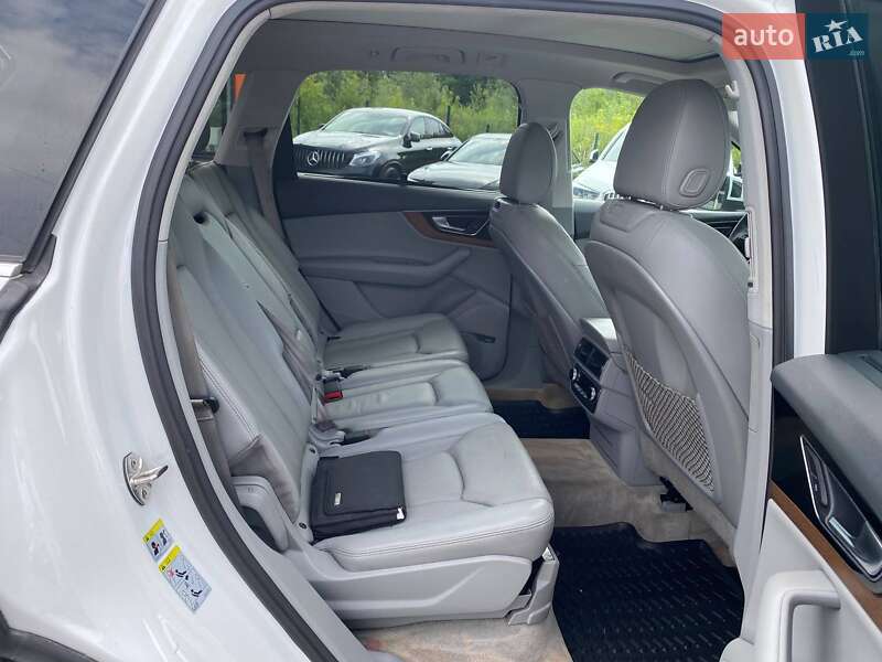 Позашляховик / Кросовер Audi Q7 2016 в Львові
