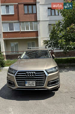 Позашляховик / Кросовер Audi Q7 2017 в 