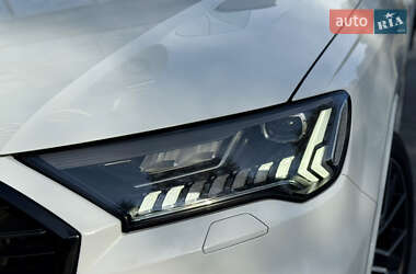 Позашляховик / Кросовер Audi Q7 2022 в 