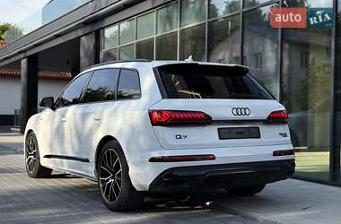Позашляховик / Кросовер Audi Q7 2022 в 