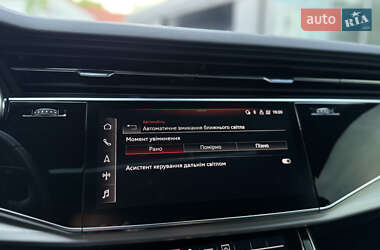 Позашляховик / Кросовер Audi Q7 2022 в 