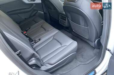 Позашляховик / Кросовер Audi Q7 2025 в 