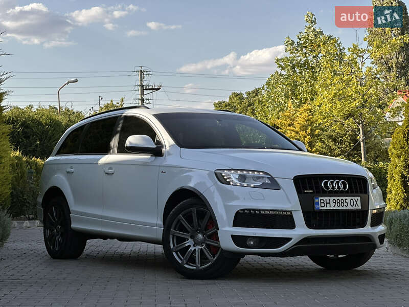 Позашляховик / Кросовер Audi Q7 2013 в 