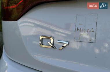 Позашляховик / Кросовер Audi Q7 2013 в 