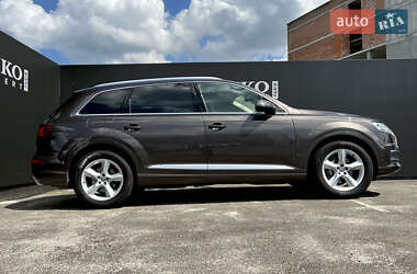 Позашляховик / Кросовер Audi Q7 2018 в 