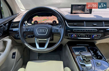 Позашляховик / Кросовер Audi Q7 2018 в 