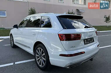 Позашляховик / Кросовер Audi Q7 2018 в 