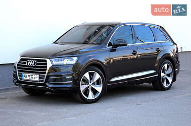Позашляховик / Кросовер Audi Q7 2016 в 