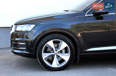 Позашляховик / Кросовер Audi Q7 2016 в 